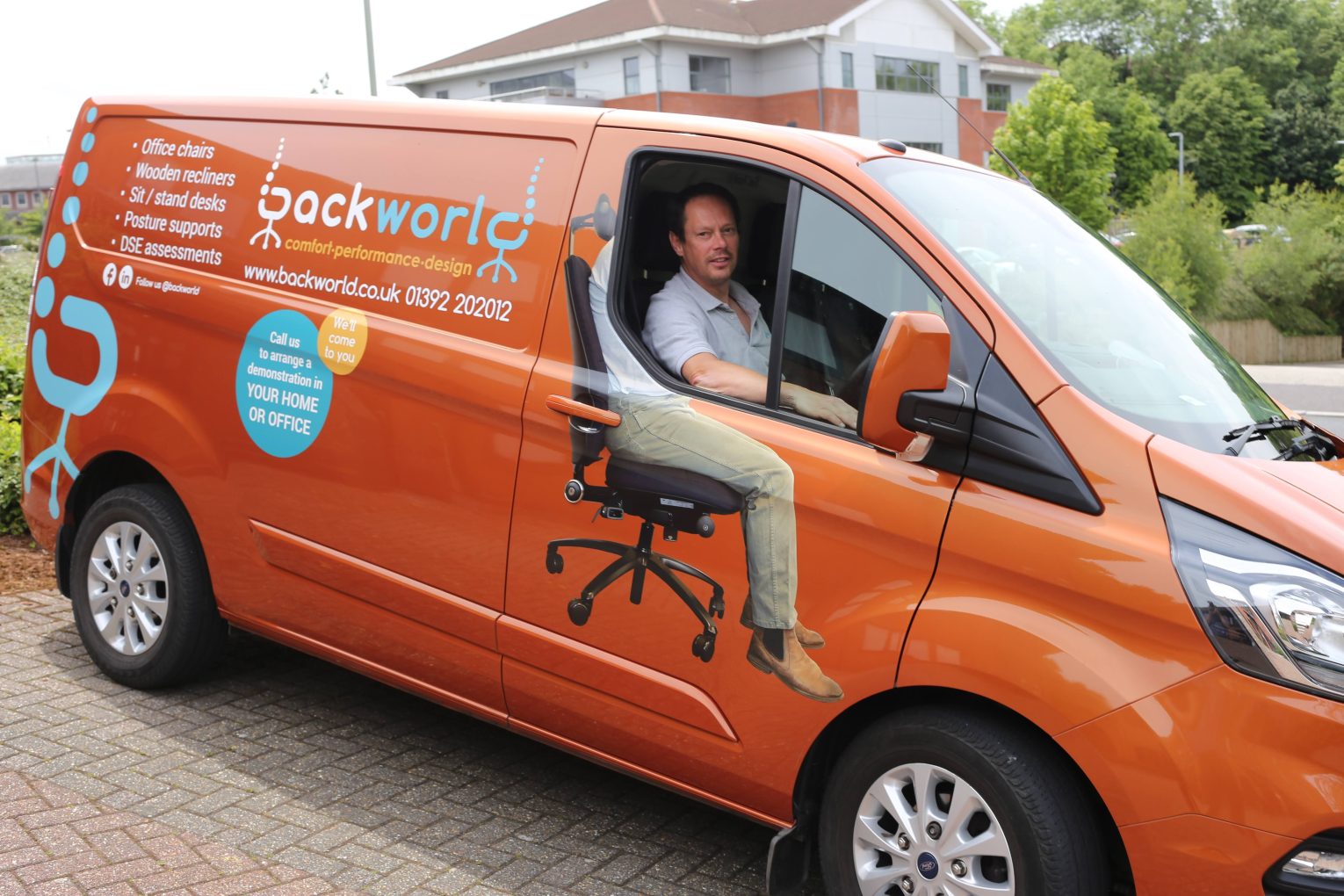 Backworld van